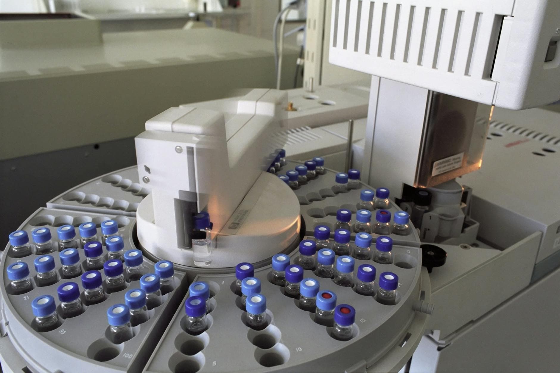 Laboratory chromatograph vials used for HPLC mineral oil analysis in food packaging compliance testing